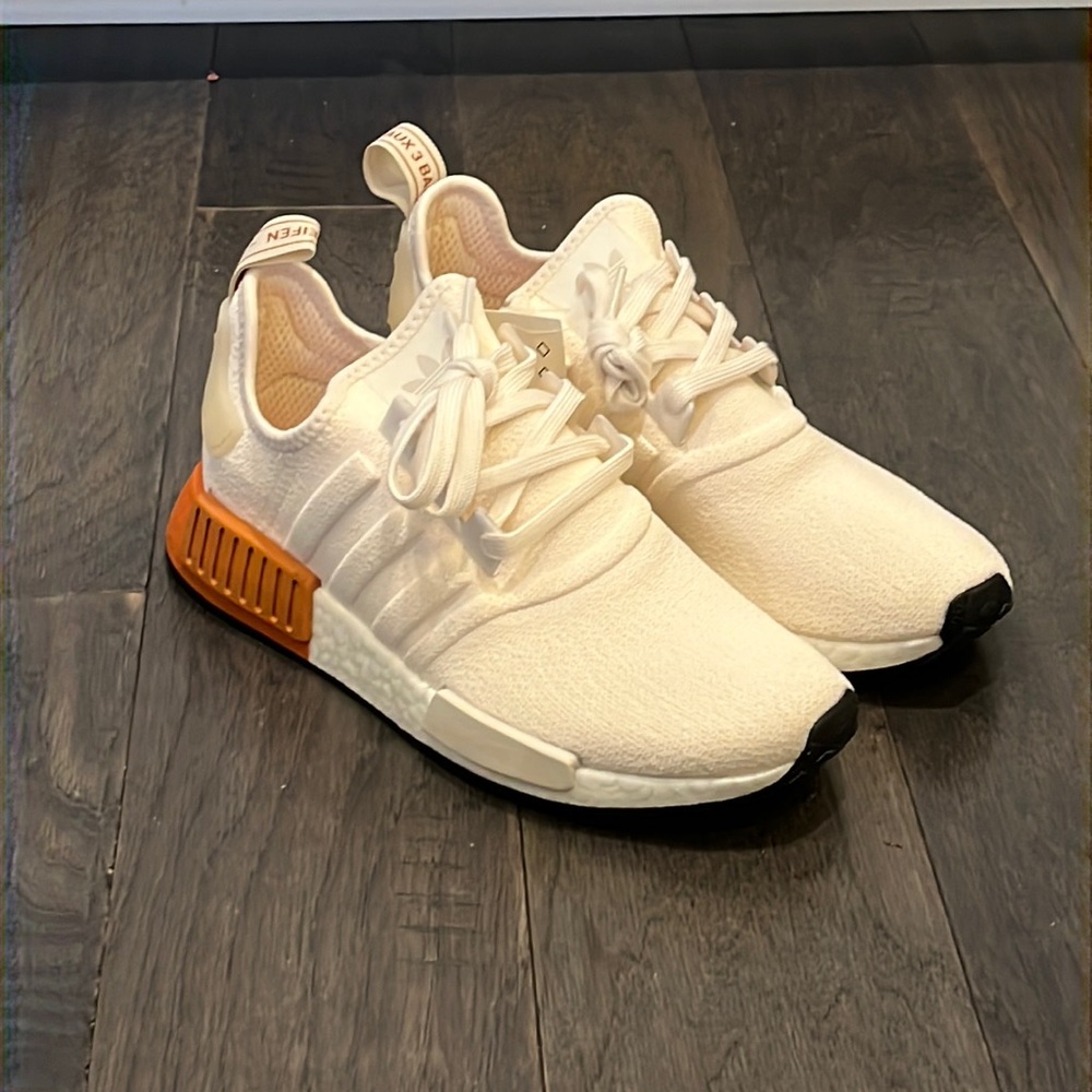 Adidas NMD_R1 NMD Boost Shoes Sneakers new EE5170 chalk linen clay Womens Size 6